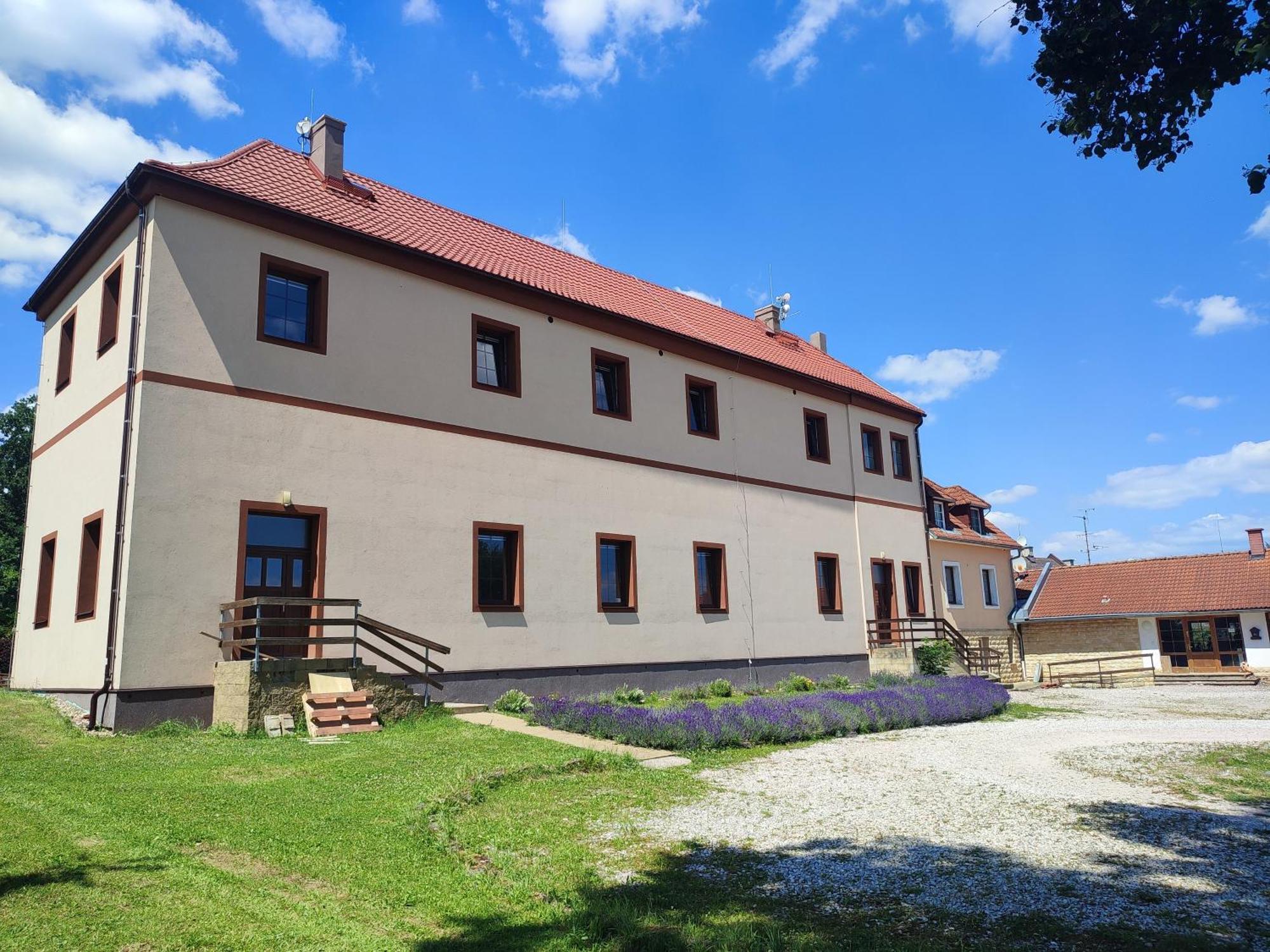 Apartamento Zamecek Cerov Jičín Exterior foto
